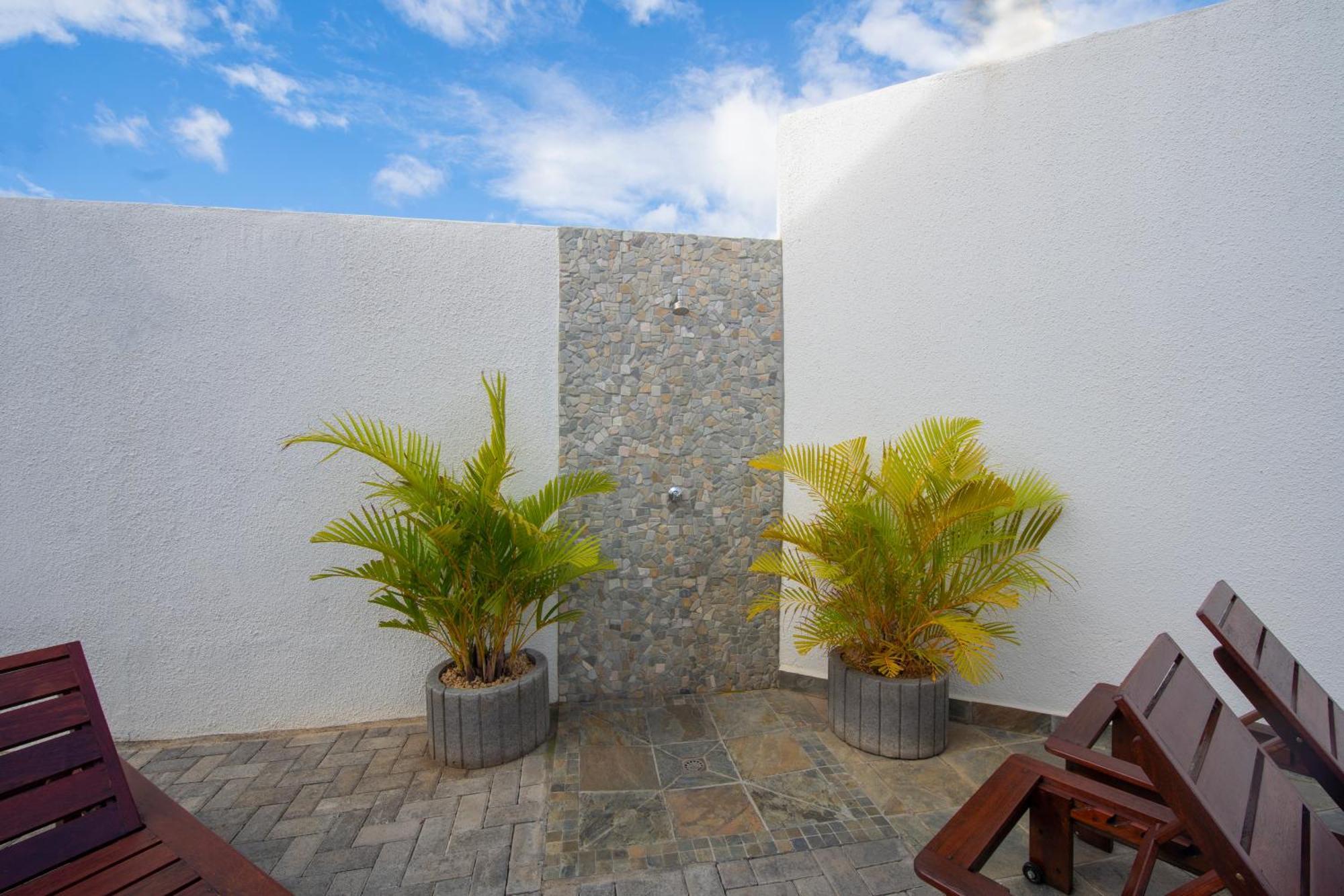 Golden Square Villa & Private Pool Flic en Flac Exterior foto